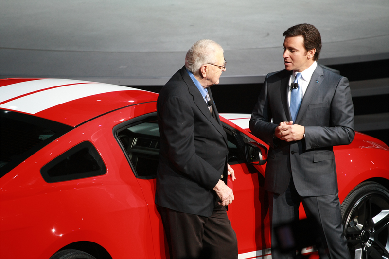 Illustration for article titled Carroll Shelby Introduces 2010 Shelby GT500 Coupe, Convertible At Detroit